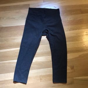 Lululemon dark grey cropped leggings